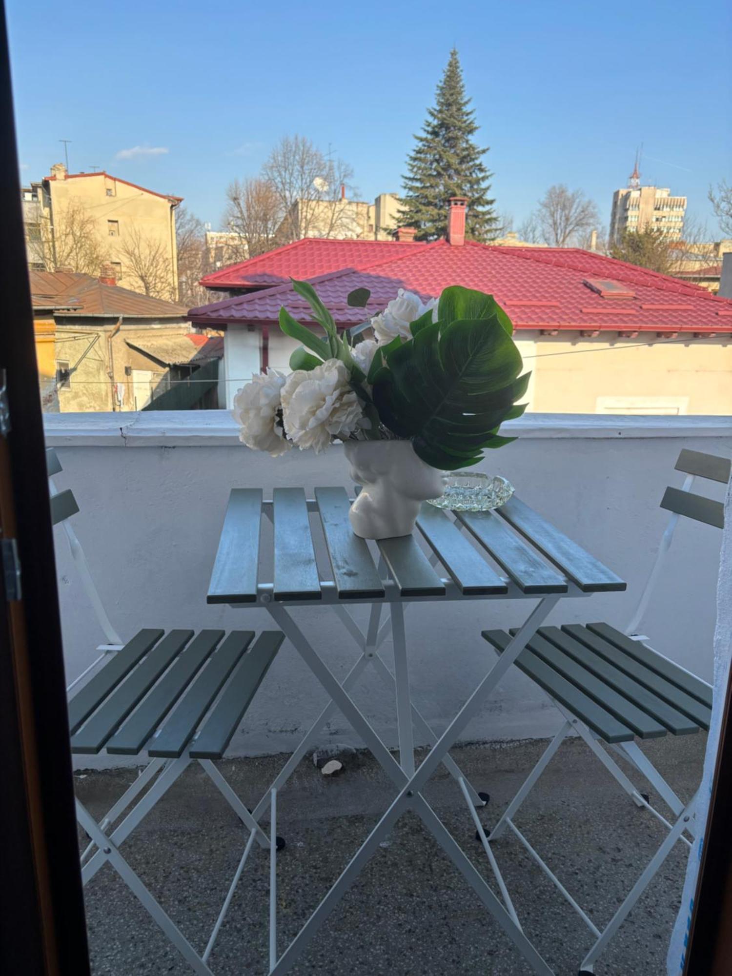 Cozy Apartment Near City Center Bucharest Exterior photo